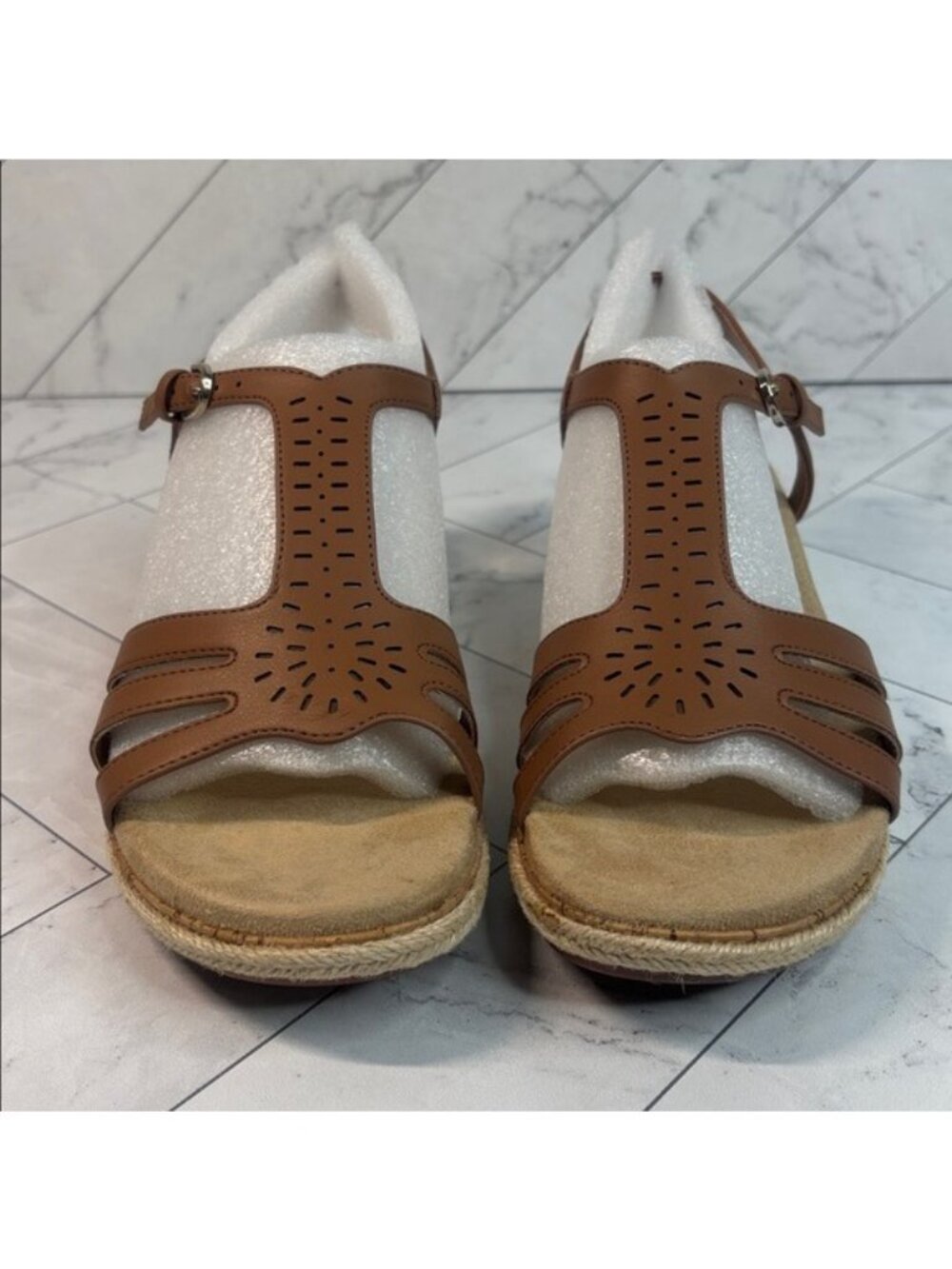 NWT Easy Street Womens Dorinda Tan Faux Leather Wedge Slingback Sandals Size 6W - Picture 3 of 9